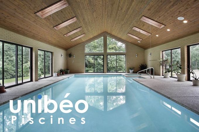 // PLONGEONS VERS ... � La PISCINE D'INTÉRIEUR