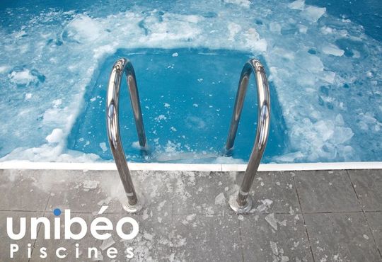 BIEN GÉRER L'HIVERNAGE DE SA PISCINE EN JANVIER