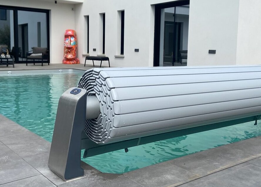 Piscine en béton armé équipée