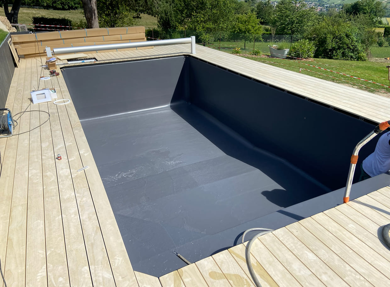 Piscine en béton : une structure adaptable