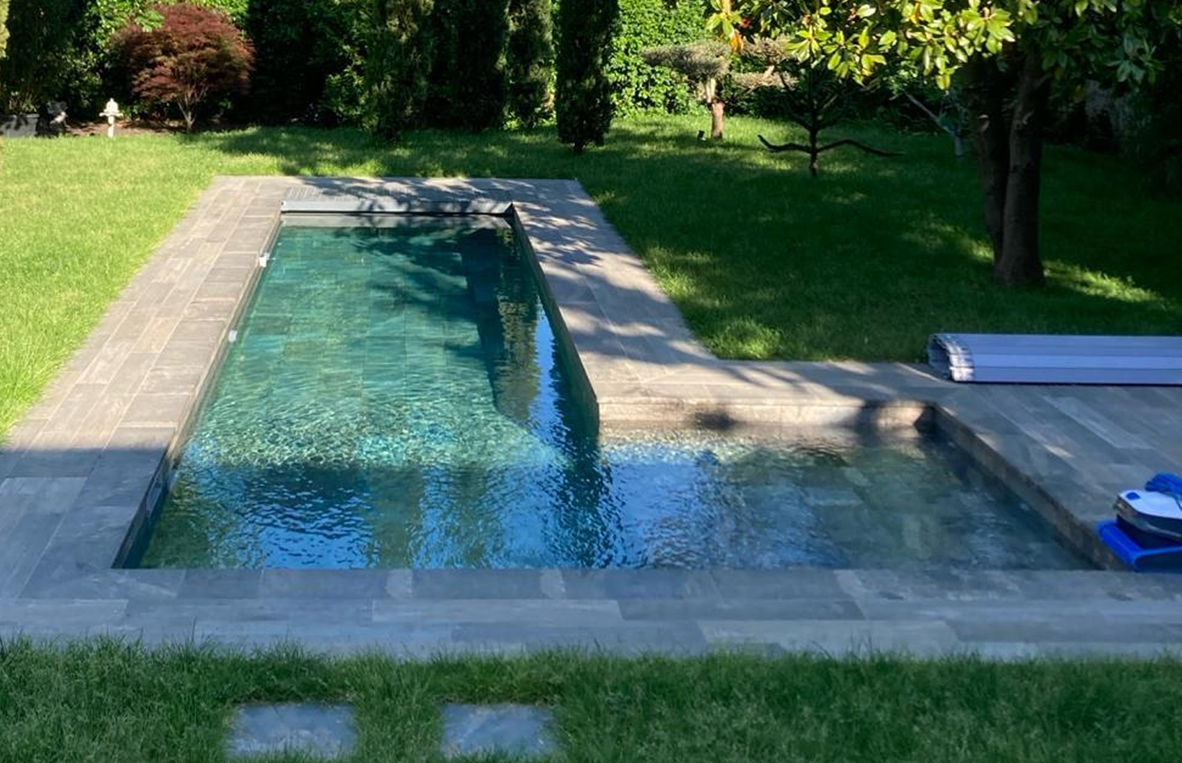 Piscine sur-mesure béton armé monobloc | Unibéo Piscines